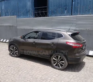 Nissan Qashqai 2017 Brown