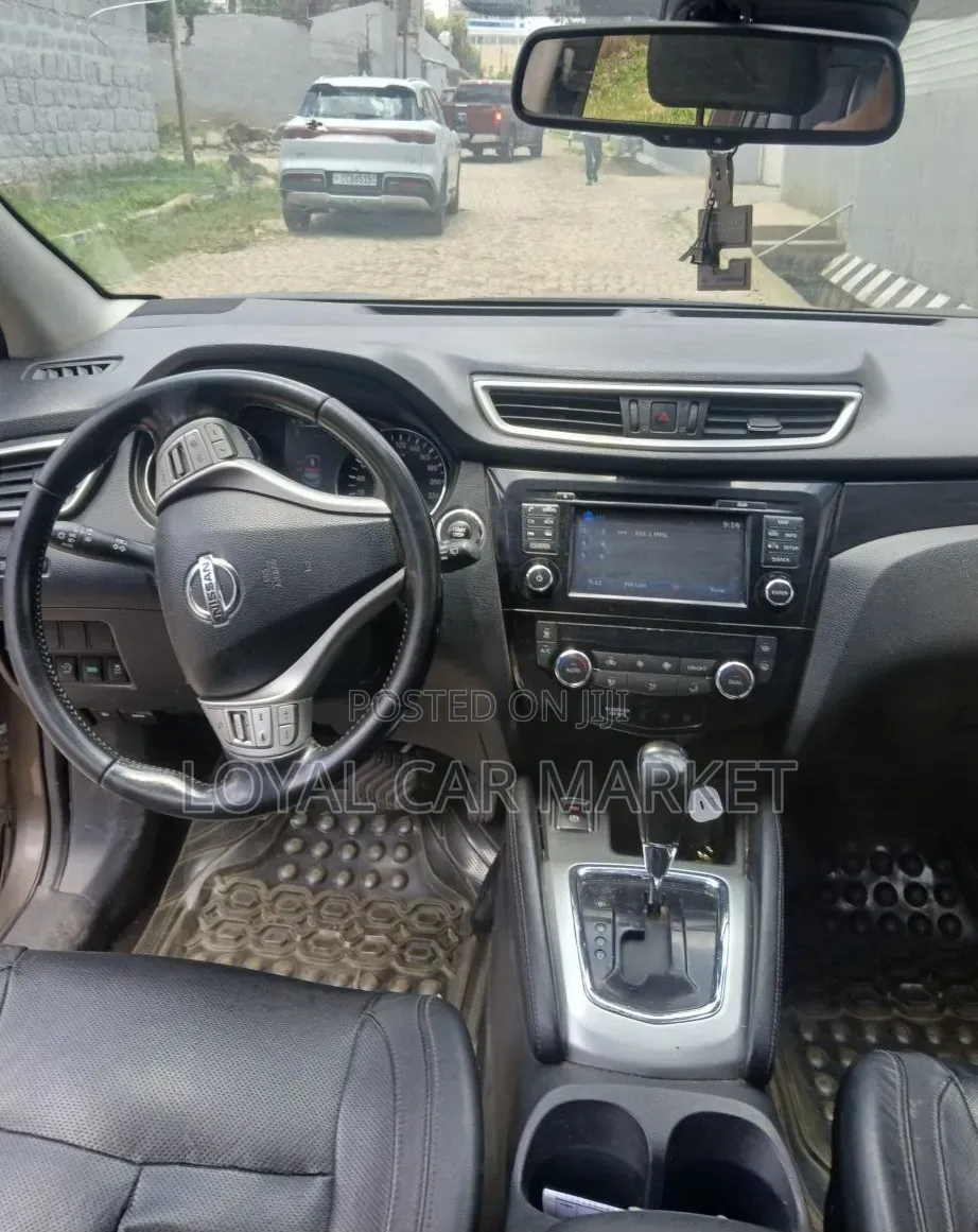 Nissan Qashqai 2017 Brown