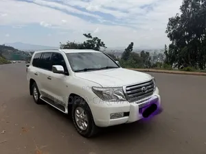 Toyota Land Cruiser 2010 White