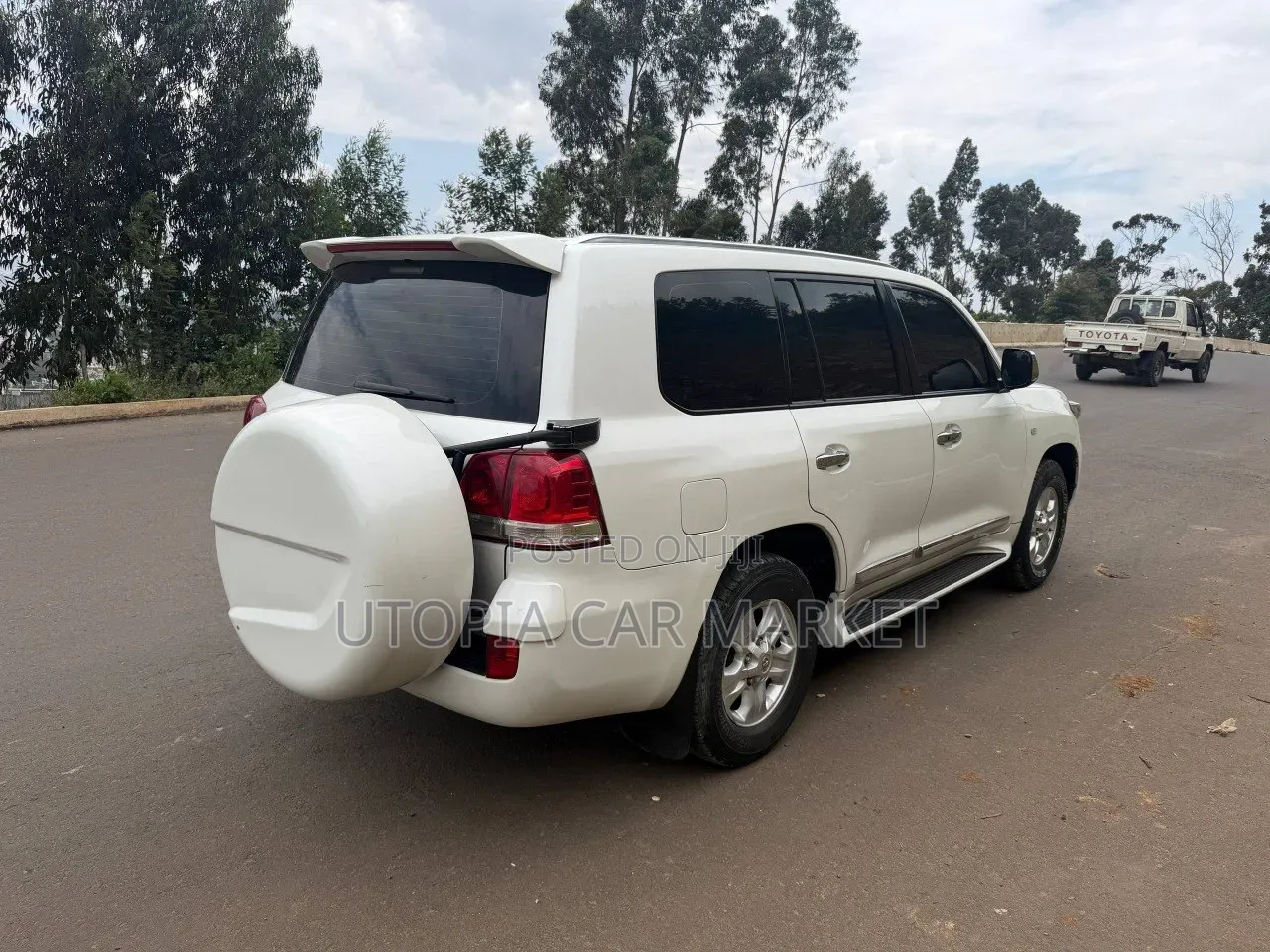 Toyota Land Cruiser 2010 White