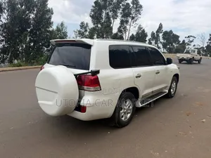 Toyota Land Cruiser 2010 White