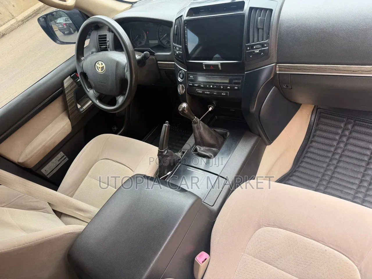Toyota Land Cruiser 2010 White