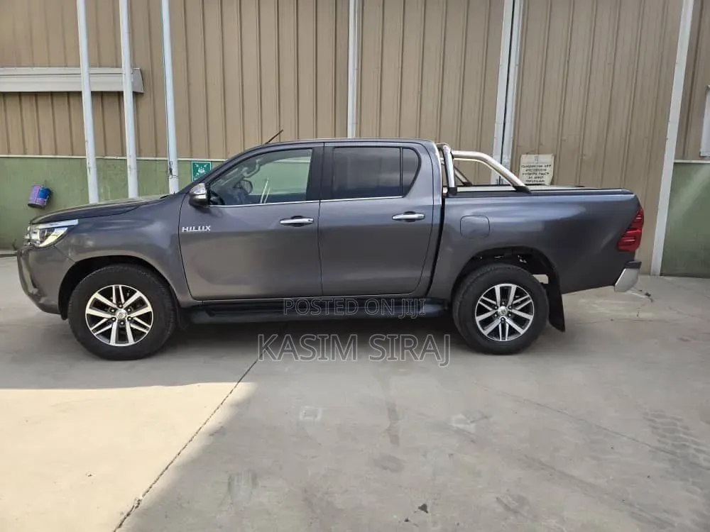 Toyota Hilux Revo Double Cab Deisel 2.4 AWD 2017 Gray