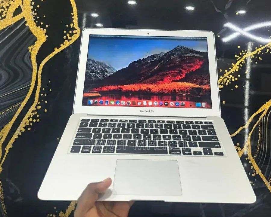 New Laptop Apple MacBook Air 2017 8GB Intel Core i5 SSD 128GB