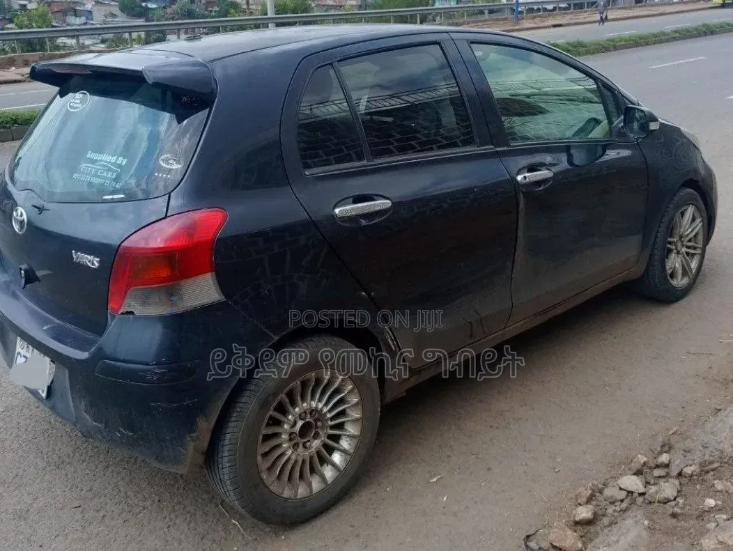 Toyota Yaris 2010 Black