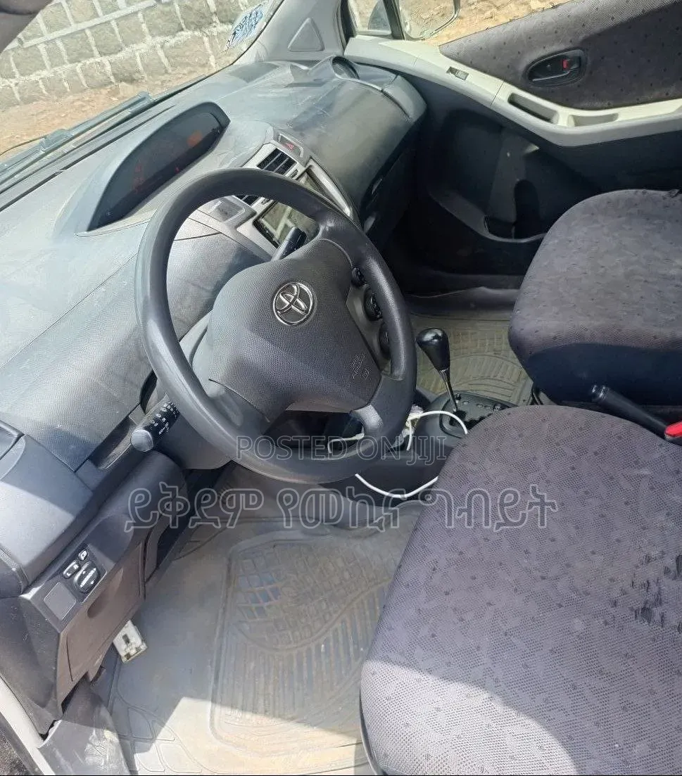Toyota Yaris 2010 Black