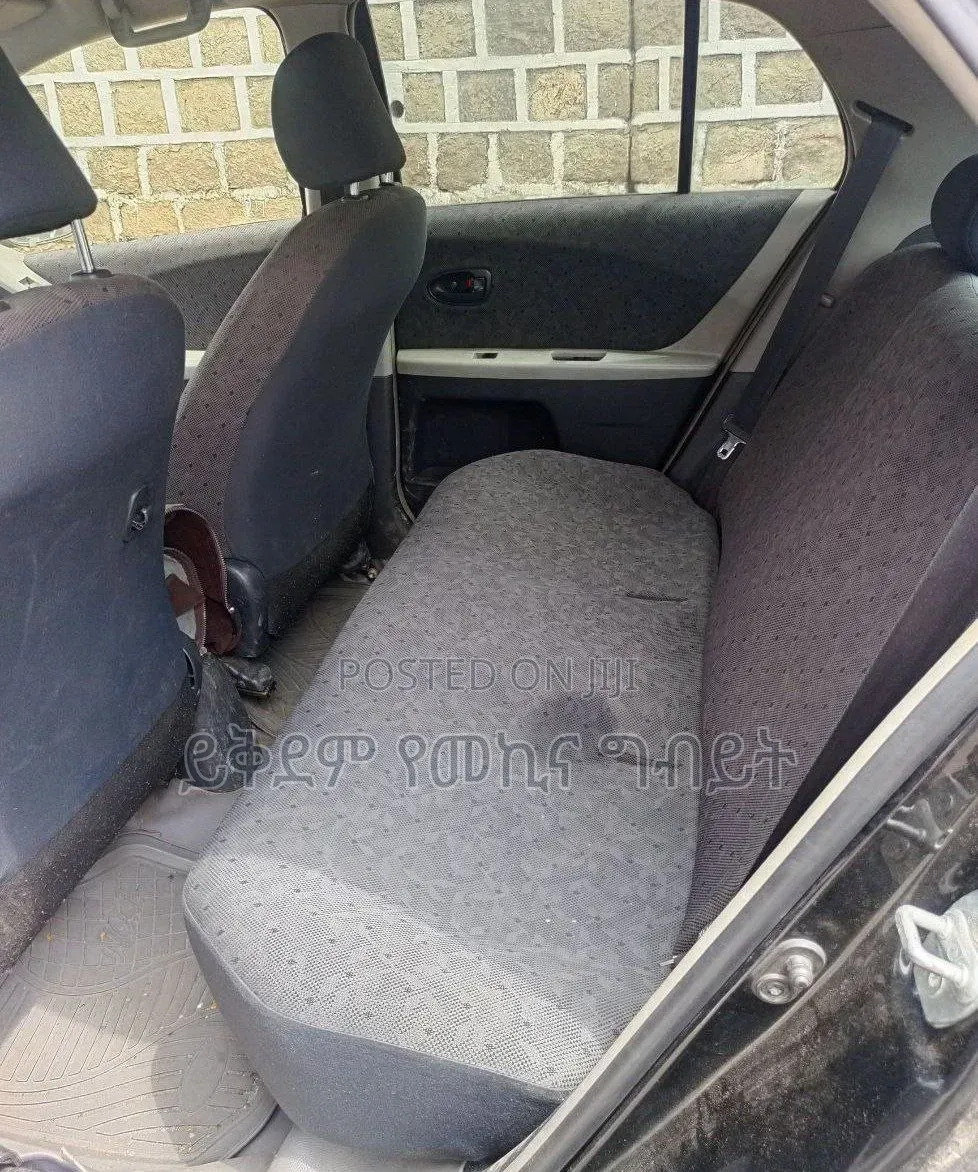 Toyota Yaris 2010 Black