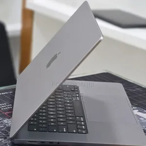 New Laptop Apple MacBook Pro 2022 M2 16GB Apple M2 SSD 512GB
