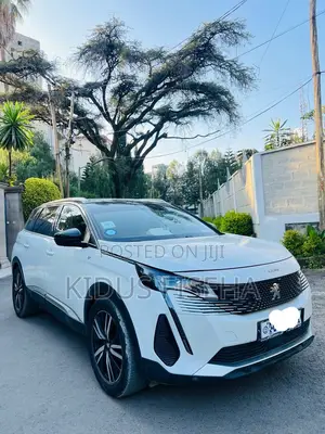 Peugeot 5008 2021 White
