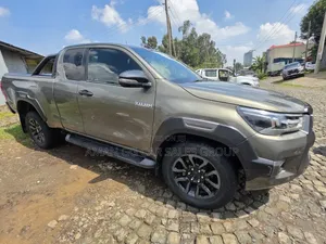 Toyota Hilux 2021 Purple