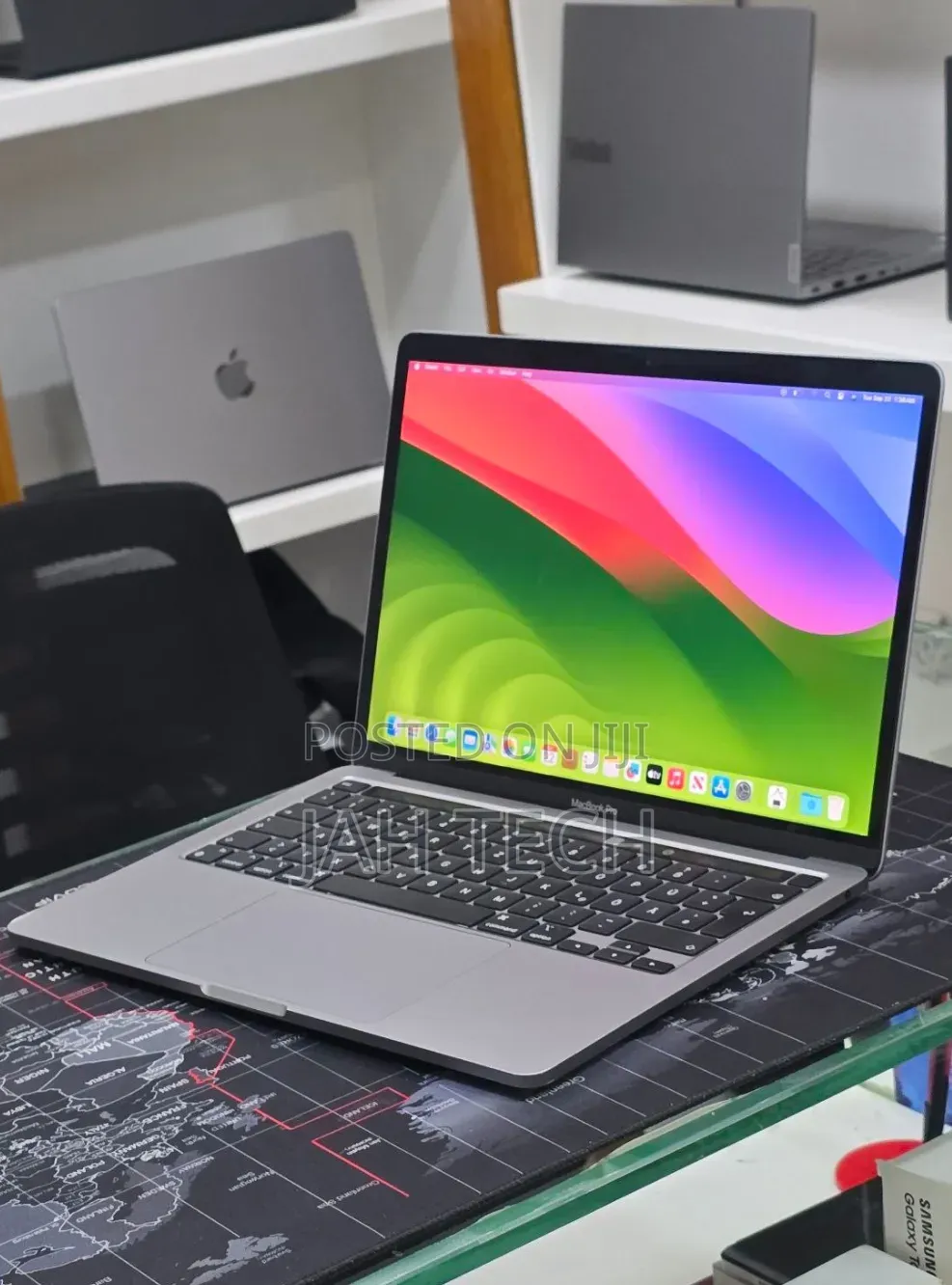 New Laptop Apple MacBook Pro 2020 M1 8GB Apple M1 Pro SSD 256GB