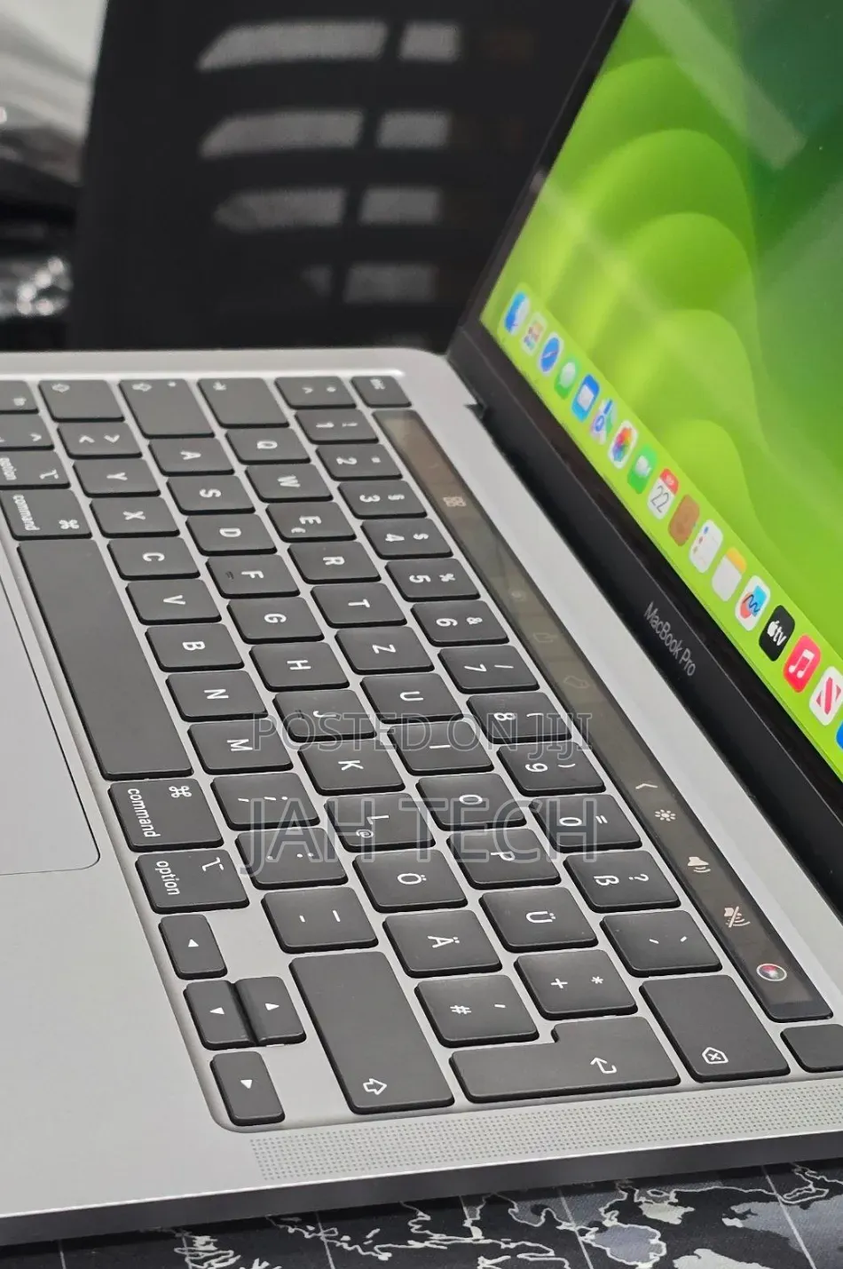 New Laptop Apple MacBook Pro 2020 M1 8GB Apple M1 Pro SSD 256GB