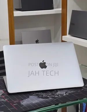 New Laptop Apple MacBook Pro 2020 M1 8GB Apple M1 Pro SSD 256GB