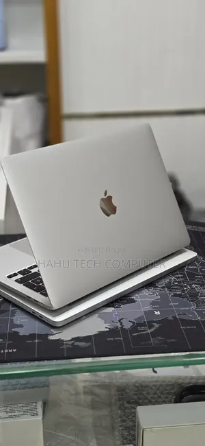 New Laptop Apple MacBook Pro 2020 32GB Intel Core i7 SSD 512GB