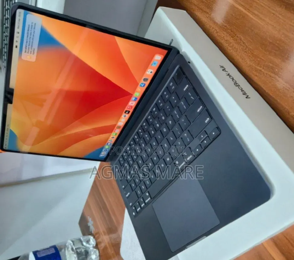 New Laptop Apple MacBook Air 2022 M2 8GB Apple M2 SSD 256GB
