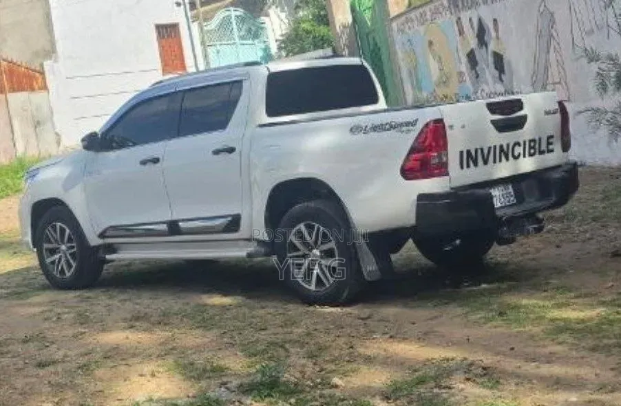 Toyota Hilux 2020 White