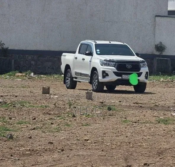 Toyota Hilux 2020 White