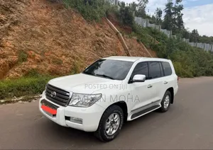 Toyota Land Cruiser 2010 White