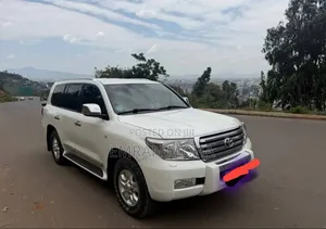 Toyota Land Cruiser 2010 White