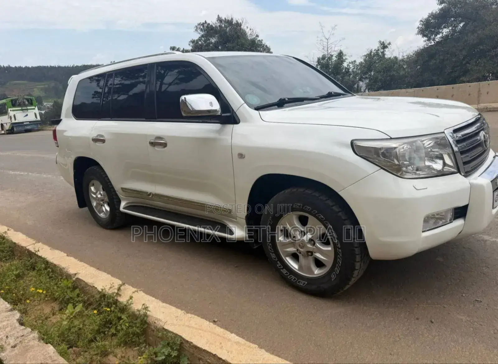 Toyota Land Cruiser 2010 White