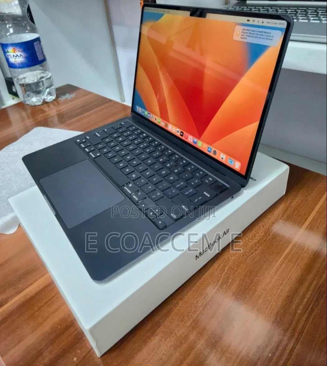 New Laptop Apple MacBook 8GB SSD 256GB