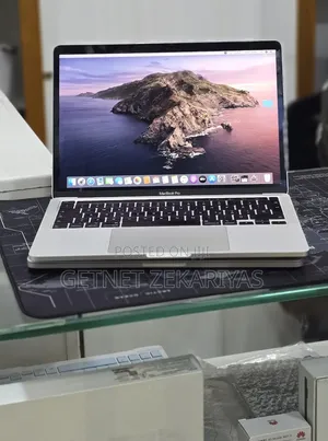 New Laptop Apple MacBook Pro 2020 32GB Intel Core i7 SSD 512GB