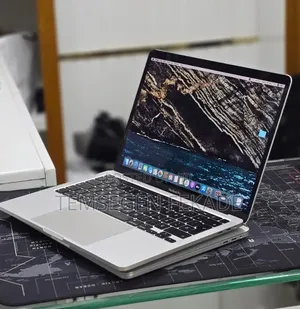 New Laptop Apple MacBook Pro 2020 32GB Intel Core i7 SSD 512GB