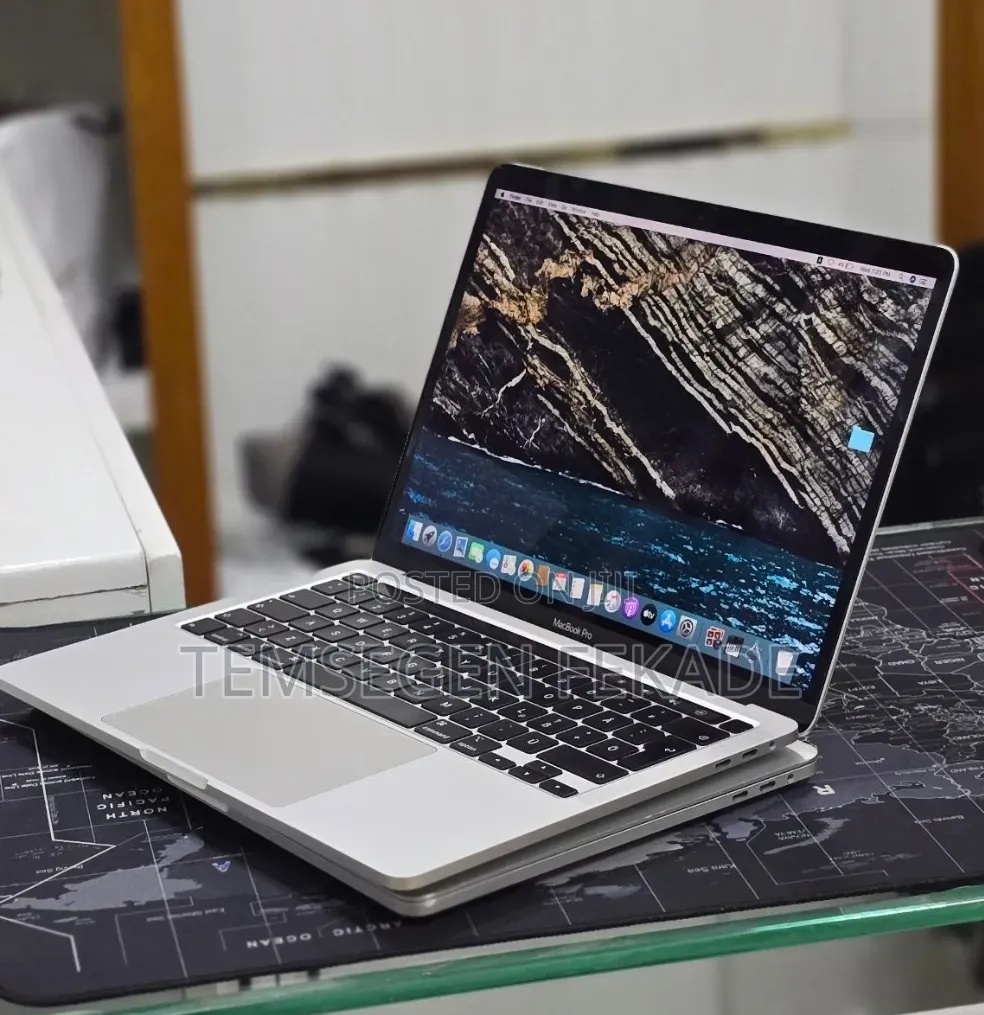 New Laptop Apple MacBook Pro 2020 32GB Intel Core i7 SSD 512GB