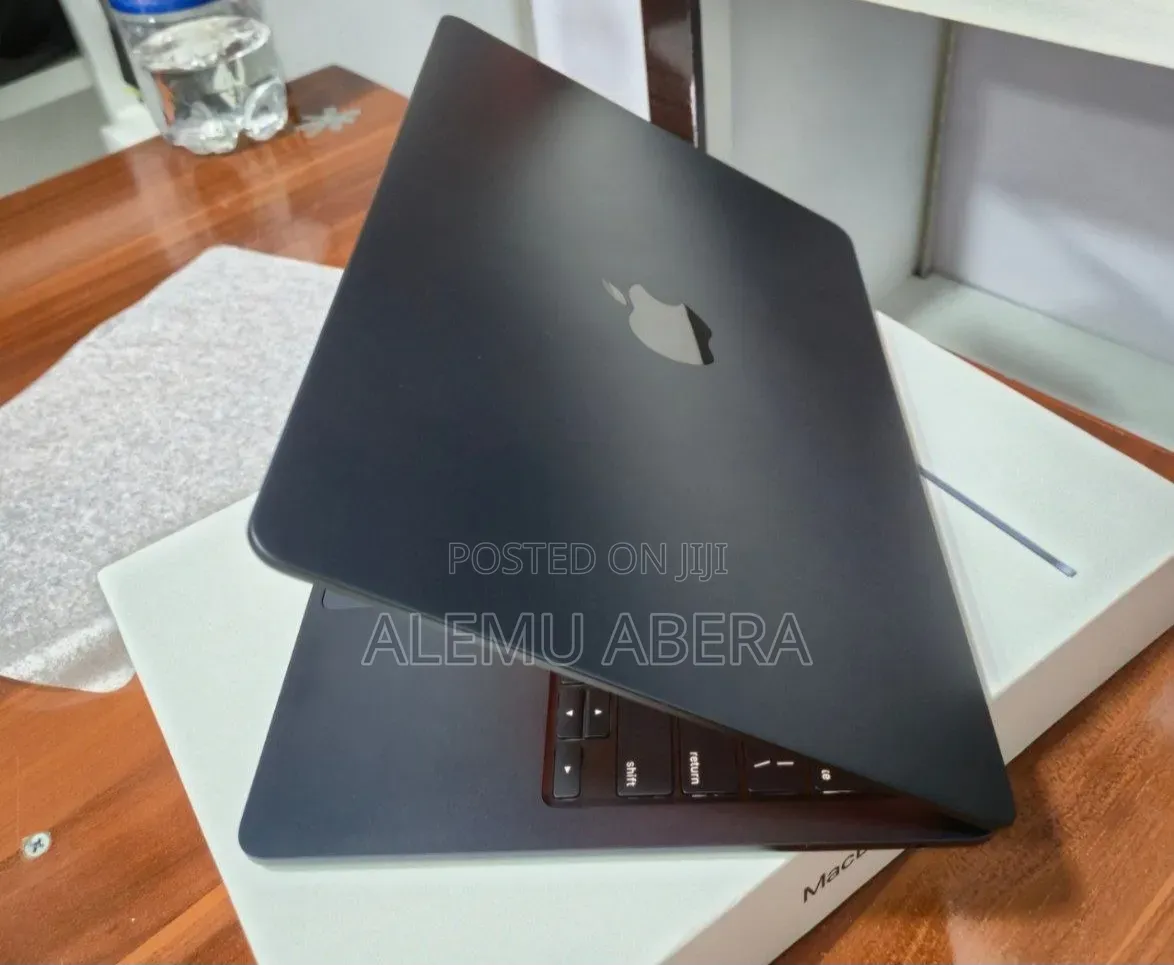 New Laptop Apple MacBook Air 2022 M2 8GB Apple M2 SSD 256GB