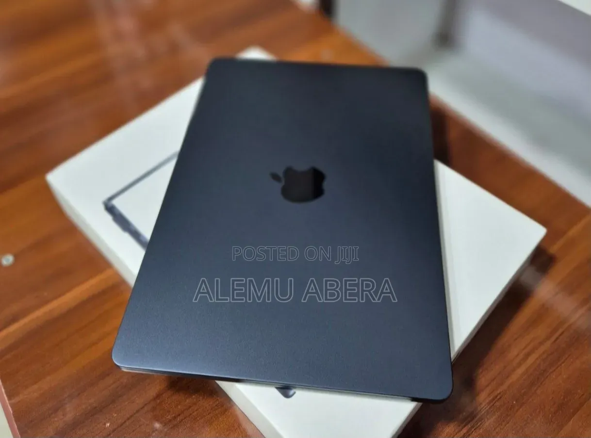 New Laptop Apple MacBook Air 2022 M2 8GB Apple M2 SSD 256GB