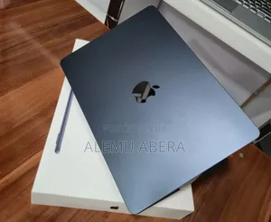 New Laptop Apple MacBook Air 2022 M2 8GB Apple M2 SSD 256GB