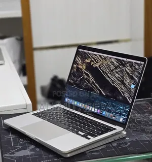 New Laptop Apple MacBook Pro 2020 32GB Intel Core i7 SSD 512GB