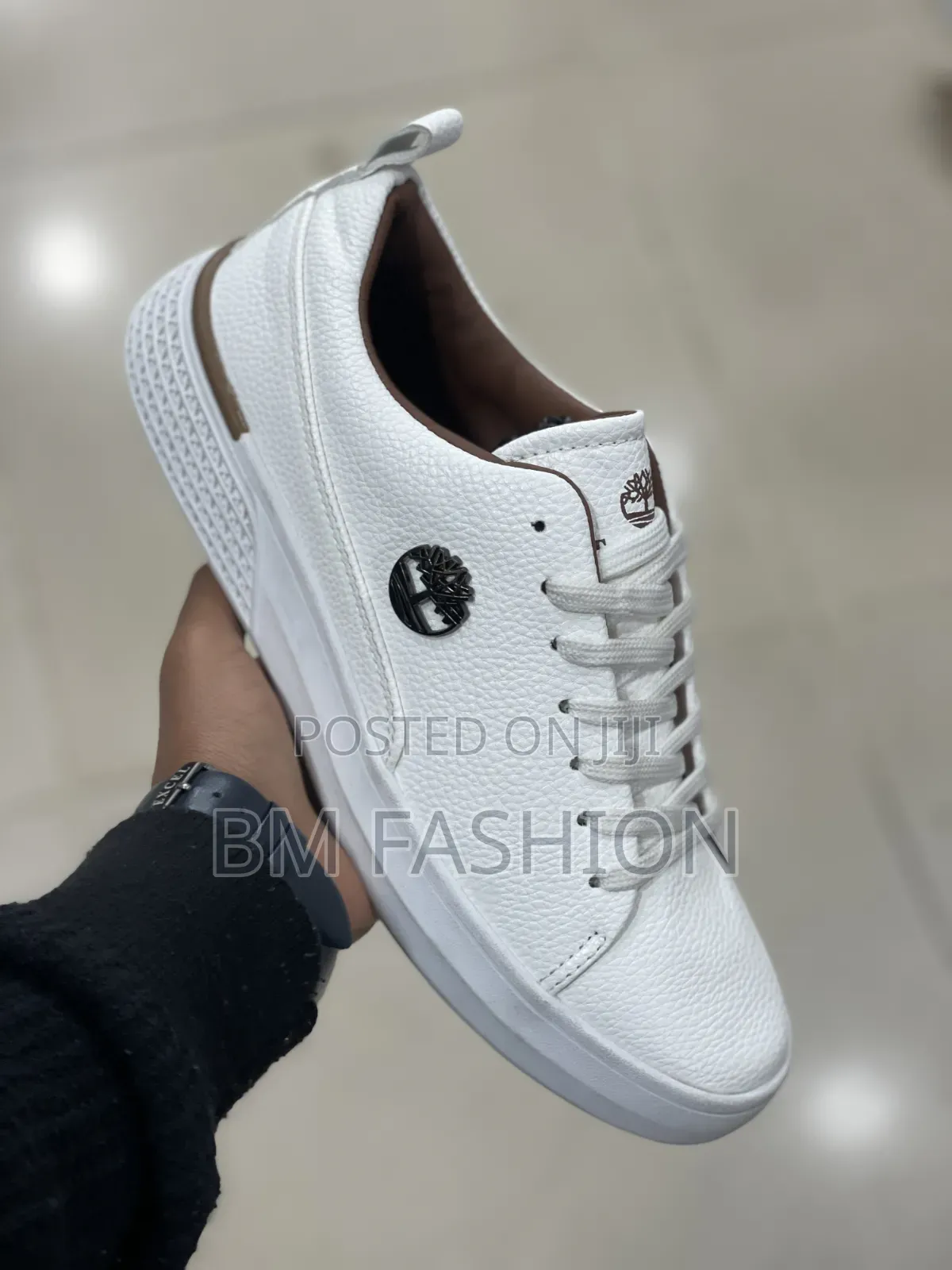 Timberland Casual Flat Leather Sneakr Featuring Brown Collar Detailing