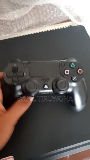 Playstation 4 Slim 1TB