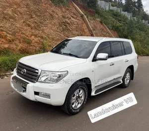 Toyota Land Cruiser 2011 White