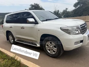 Toyota Land Cruiser 2011 White