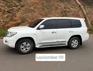Toyota Land Cruiser 2011 White