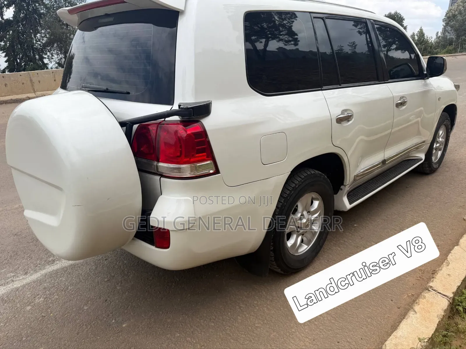 Toyota Land Cruiser 2011 White