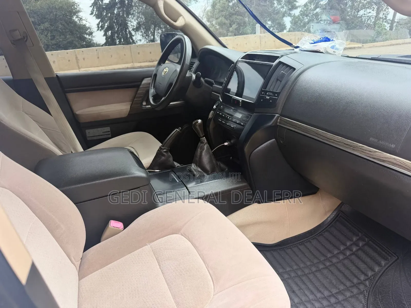 Toyota Land Cruiser 2011 White