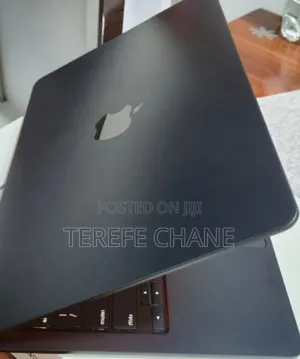 New Laptop Apple MacBook Air 2022 M2 8GB Apple M2 SSD 256GB