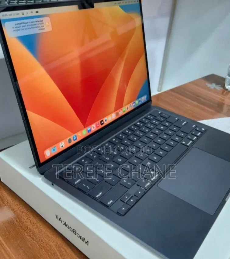 New Laptop Apple MacBook Air 2022 M2 8GB Apple M2 SSD 256GB