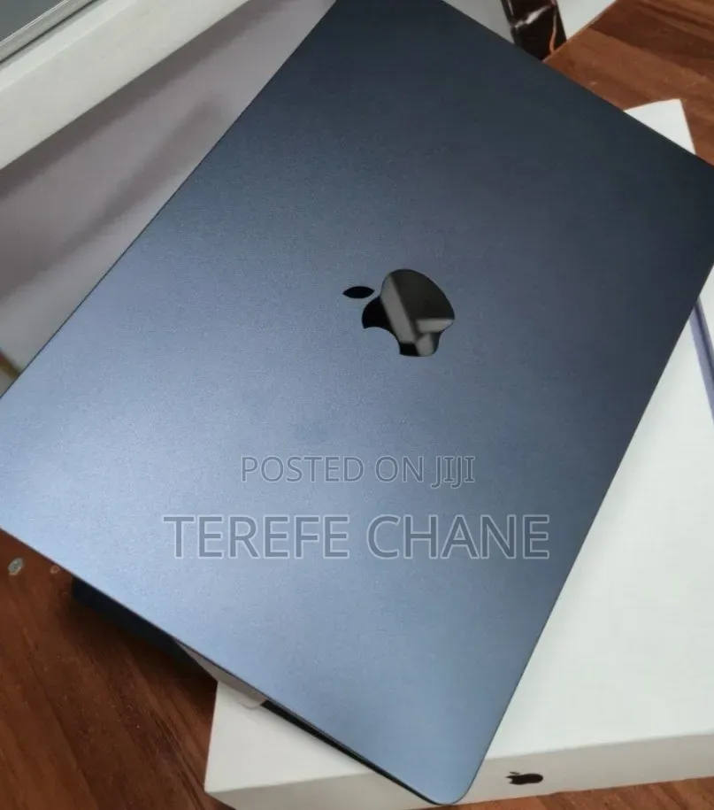 New Laptop Apple MacBook Air 2022 M2 8GB Apple M2 SSD 256GB