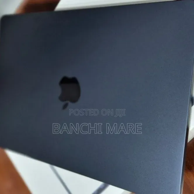 New Laptop Apple MacBook Air 2022 M2 8GB Apple M2 SSD 256GB