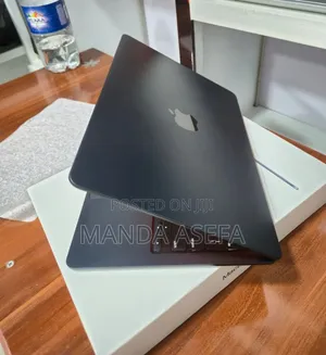New Laptop Apple MacBook Air 2022 M2 8GB Apple M2 SSD 256GB