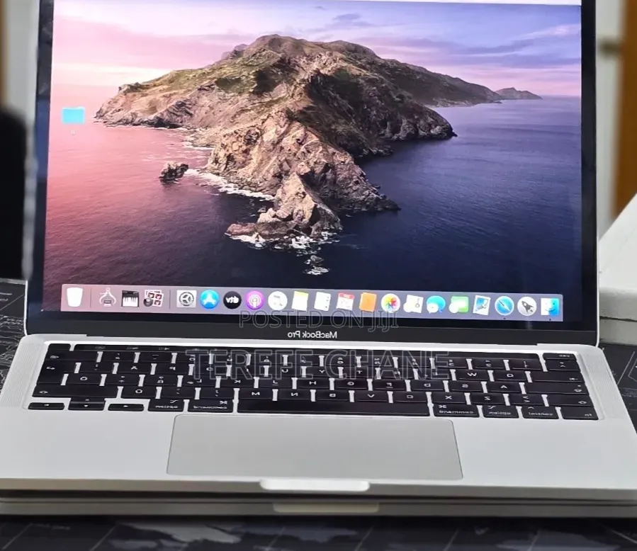 New Laptop Apple MacBook Pro 2020 32GB Intel Core i7 SSD 512GB