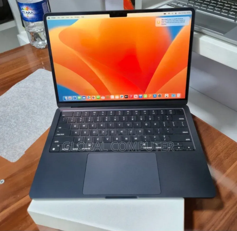New Laptop Apple MacBook Air 2022 M2 8GB Apple M2 SSD 256GB