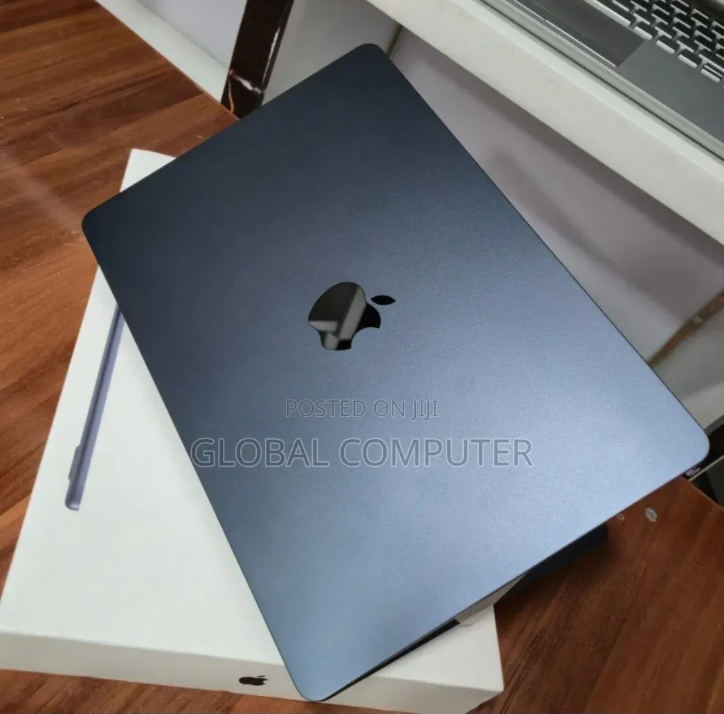 New Laptop Apple MacBook Air 2022 M2 8GB Apple M2 SSD 256GB