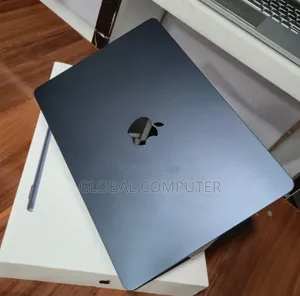 New Laptop Apple MacBook Air 2022 M2 8GB Apple M2 SSD 256GB