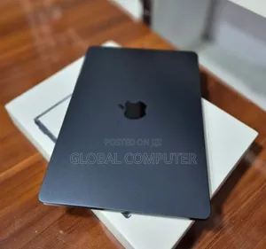 New Laptop Apple MacBook Air 2022 M2 8GB Apple M2 SSD 256GB