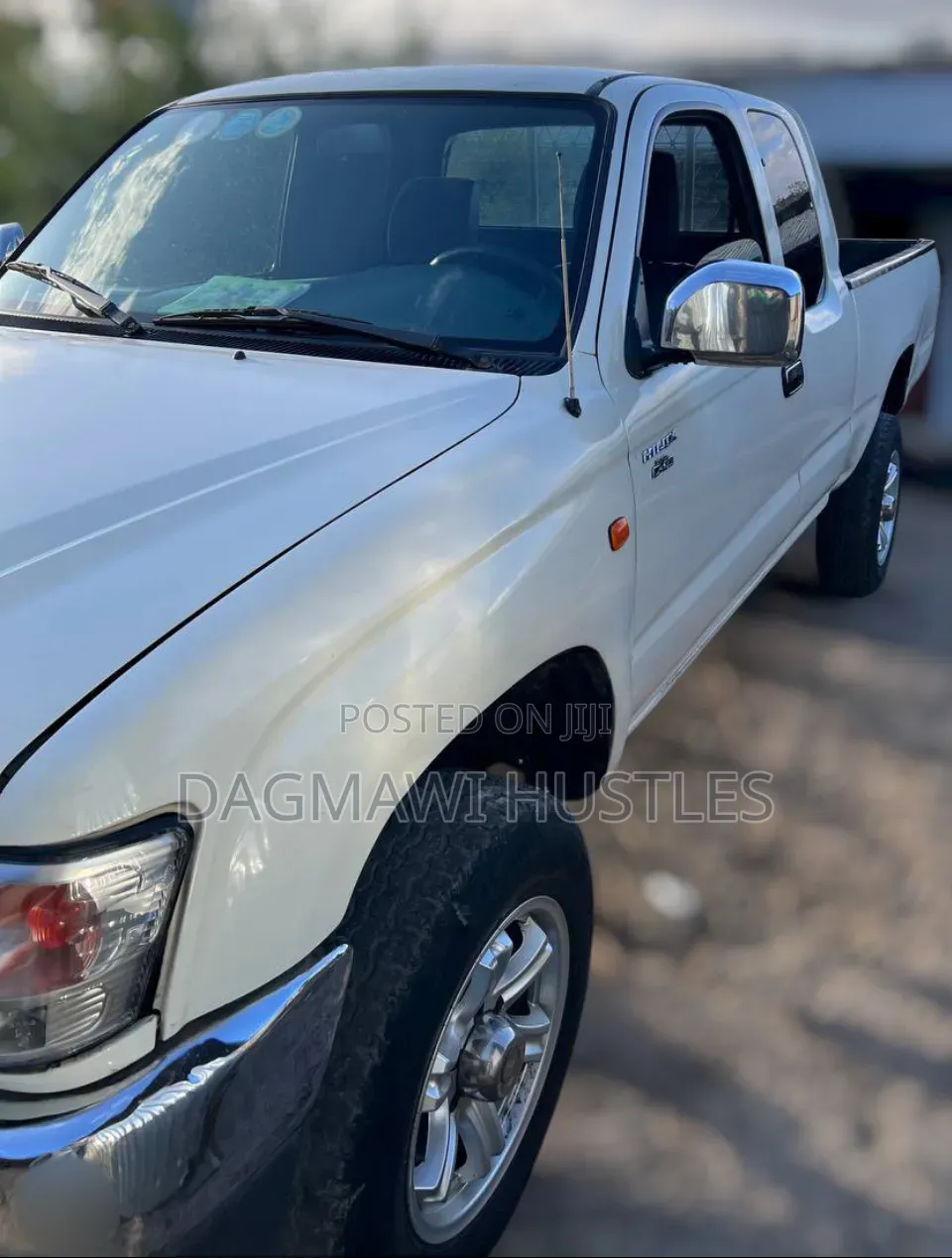 Toyota Hilux 2004 White